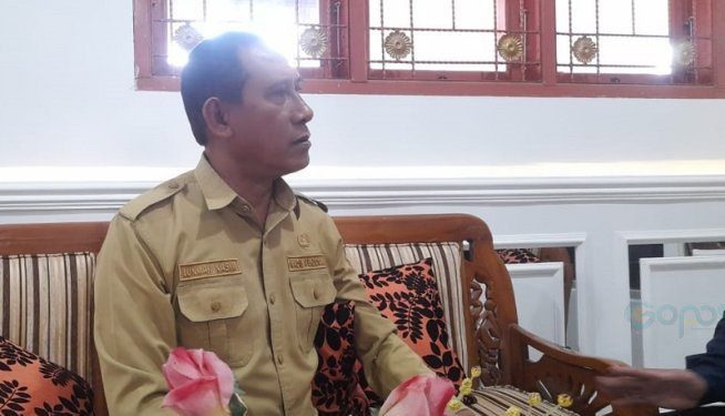 Kepala Dinas Pendidikan Kota Gorontalo Lukman Kasim ketika dikonfirmasi soal peristiwa kekerasan seksual, Senin (5/2/2024). (F. Andol/gopos)