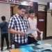 Kasat Reskrim Polresta Gorontalo Kota Kompol Leonardo Widharta saat konferensi pers terkait kasus penipuan penjualan handphone daur ulang, Kamis (29/2/2024).(F. Andol/gopos)