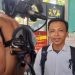 Pendamping Rehabilitasi Sosial Kementerian Sosial RI, Riski Syaputra Pratama Lihu saat diwawancarai, Senin (5/2/2024).(F. Andol/gopos)
