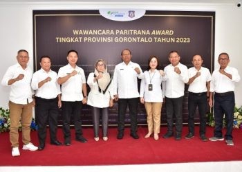 Panitia Sembilan penilaian wawancara Paritrana Award tingkat Provinsi Gorontalo tahun penilaian 2023 yang dipimpin Sekretaris Daerah Provinsi Gorontalo Sofian Ibrahim. (F.Fikri/humasprov)