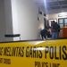 Pihak kepolisian Polres Gorut sedang melakukan olah TKP di rumah dinas Kepala Dinas Pendidikan yang disatroni maling. (F. Andol/gopos)