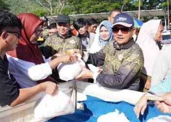 Walikota Gorontalo, Marten Taha mencanangkan HUT Kota Gorontalo yang ke 296 di Lapangan Santorini Kota Gorontalo, Senin (4/3/2024).