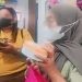 Dua dari empat warga Gorontalo saat mendatangi BPOM melakukan pengaduan. (Putra/Gopos)