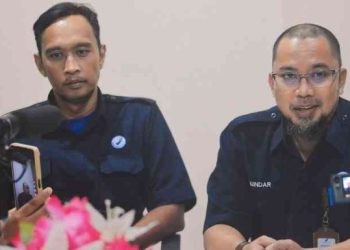 Ketua Tim Infokom BPOM Gorontalo, Muindar (kanan) saat dikonfirmasi di kantor BPOM Gorontalo, Senin (4/3/2024). (Putra/Gopos)