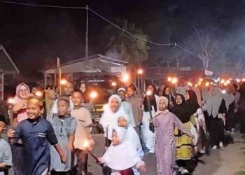 Ratusan siswa-siswi Se-kecamatan Dungaliyo melaksanakan pawai obor dalam menyambut bulan suci Ramadhan 1445 H, Sabtu (09/03/24). 