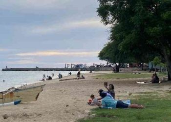Pantai Kurenai di Gorontalo masih menjadi salah satu tempat wisata yang ramai dikunjungi.