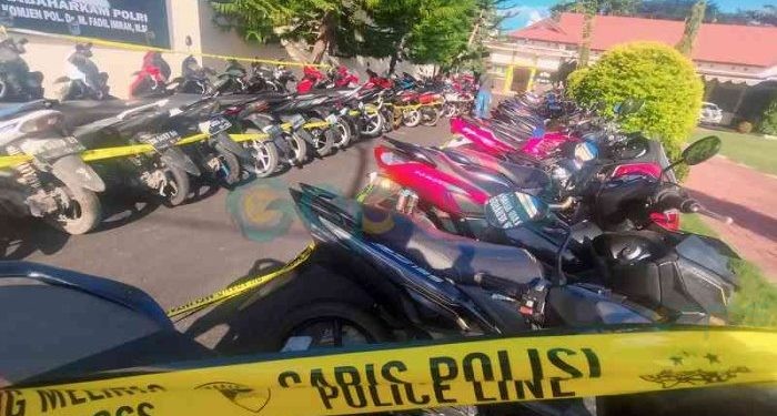 Kepolisian Resor (Polres) Bone Bolango berhasil merazia puluhan unit sepeda motor di Center Poin Bone Bolango, Rabu (13/3/2024).