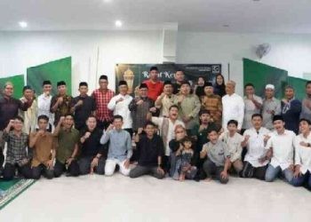 Walikota Gorontalo Marten Taha mengikuti kegiatan rapat Kerja MW KAHMI Gorontalo sekaligus dengan pelaksanaan Buka Puasa Bersama bersama, Sabtu (30/3/2024).