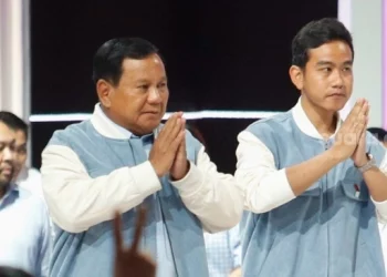 Pasangan Capres-Cawapres nomor urut dua, Prabowo Subianto dan Gibran Rakabuming Raka saat debat Capres-Cawapres kelima di JCC Senayan, Jakarta, Minggu (4/2/2024). [Suara.com]