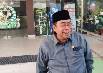 Anggota Komisi I DPRD Provinsi Gorontalo Adhan Dambea saat mendatangi Kantor Kejari Kota Gorontalo, Senin (25/3/2024).
(Putra/Gopos)