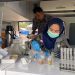 Petugas BPOM Gorontalo saat melakukan uji sampel makanan takjil di beberapa pusat jajanan di Kabupaten Bone Bolango, Kamis (14/3/2024). (F. Jihan/gopos)