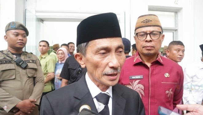 Bupati Gorontalo Nelson Pomalingo masih enggan berkomentar lebih jauh soal pembayaran THR untuk ASN Pemkab Gorontalo.(F. Abin/gopos)