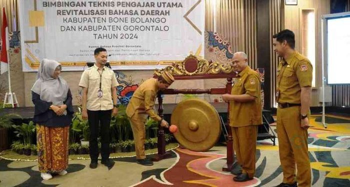 Bimbingan Teknis Pengajar Utama Revitalisasi Bahasa Daerah, Kabupaten Bone Bolango dan Kabupaten Gorontalo di Hotel Aston Kota Gorontalo