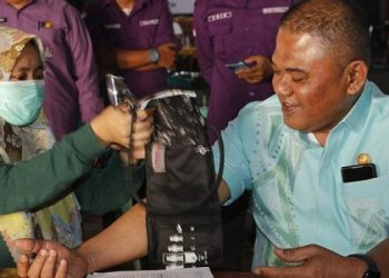 Ketua DPRD Pohuwato, Nasir Giasi, turut hadir dalam kegiatan aksi donor darah yang dilaksanakan SMSI Pohuwato serangkaian agenda milad ke-7 SMSI