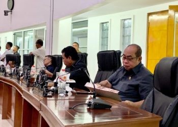 Anggota Komisi I DPRD Provinsi Gorontalo, Adhan Dambea saat menghadiri rapat paripurna DPRD Provinsi Gorontalo dalam rangka penyampaian LPJ Gubernur Gorontalo tahun 2023, Senin (4/3/2024) (jihan/gopos)