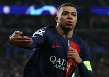 Penyerang Paris Saint-Germain (PSG), Kylian Mbappe melakukan selebrasi usai mencetak gol kedua timnya selama pertandingan leg kedua babak 16 besar Liga Champions 2023-2024 antara Real Sociedad vs Paris Saint-Germain (PSG) di stadion Anoeta atau Reale Arena di San Sebastian pada 6 Maret 2024 dini hari WIB. FRANCK FIFE / AFP.