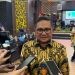 Walikota Gorontalo Marten Taha diwawancarai awak media.