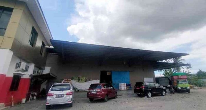 Gudang Distributor Pangan PT. Cipta Langgeng Mitra Sukses yang ditemukan memiliki bahan pangan kadaluarsa oleh BPOM Gorontalo.