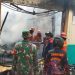 Petugas gabungan yang terdiri Petugas Damkar, TNI, Polri, BPBD melakukan pemadaman kebakaran yang melanda RS Dunda Limboto, Senin (11/3/2024)