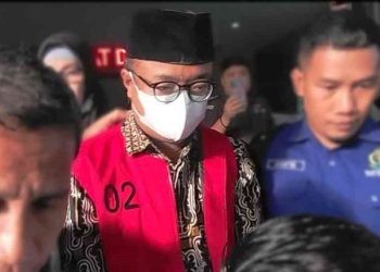 RB selaku Kepala Dinas PUPR Kota Gorontalo saat ditahan oleh Kejari Kota Gorontalo, Senin (24/3/2024).