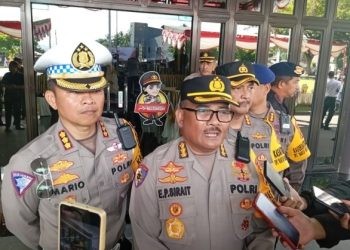Irwasda Polda Gorontalo Kombes Pol Edward P Sirait didampingi Dirlantas Kombes Pol Mariochristhy Panca Sakti Siregar usai apel kesiapan Operasi Keselamatan Otanaha 2024, Sabtu (2/3/2024).