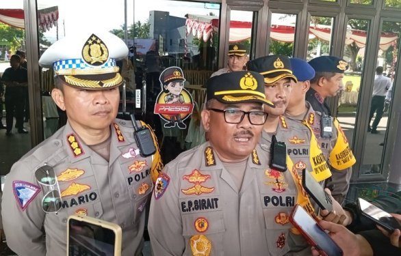 Irwasda Polda Gorontalo Kombes Pol Edward P Sirait didampingi Dirlantas Kombes Pol Mariochristhy Panca Sakti Siregar usai apel kesiapan Operasi Keselamatan Otanaha 2024, Sabtu (2/3/2024).