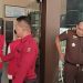 Kejaksaan Negeri Gorontalo menahan tiga tersangka kasus dugaan korupsi SPAM Dungingi Kota Gorontalo. Ketiganya merupakan kontraktor pelaksana proyek SPAM Dungingi.(sari/gopos)