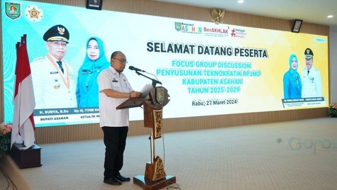 Sekda Asahan John Hardi Nasution membuka FGD penyusunan teknokratik RPJMD Asahan, Rabu (27/3/2024)
