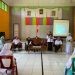 Sekretaris DinsosP3APPKB Bone Bolango, Roos Panai saat memberikan arahan pada kegiatan Sosialisasi PIK-R sebagai upaya dini cegah stunting di MTS Negeri 1 Kabupaten Bone Bolango, Rabu (20/3/2024)