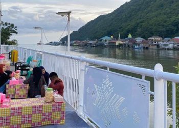 Suasana sore di Santorini di Kelurahan Talumolo, Kecamatan Dumbo Raya, Kota Gorontalo. (Heru/gopos)