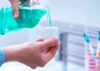 Ilustrasi Mouthwash (shutterstok)