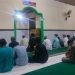 Jemaah Masjid Al-Munawarah, Jl Pasar Minggu, Dutohe Barat Kecamatan Kabila, Kabupaten Bone Bolango usai melaksanakan sholat isya.