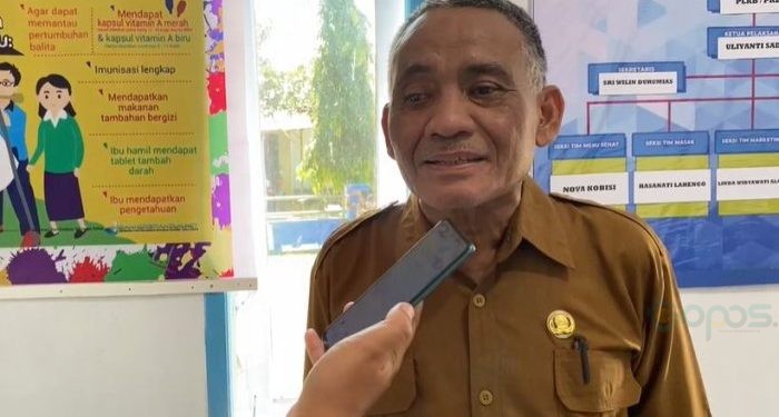 Kepala Dinas Sosial P3APPKB Bone Bolango saat diwawancarai usai mendampingi Tim Penilai Kampung KB dari BKKBN Provinsi Gorontalo di Desa Lombongo, Kecamatan Suwawa Tengah, Selasa (26/3/2024).