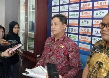Kepala BPS Provinsi Gorontalo, Mukhamad Mukhanif memberikan keterangan pers tentang tingkat inflasi di Provinsi Gorontalo, Jumat (1/3/2024) (muhajir/gopos)