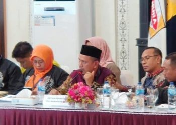 Jajaran Komisioner KPU Kabupaten Pohuwato saat memaparkan hasil rekapitulasi tingkat Kabupaten Pohuwato pada rekapitulasi tingkat Provinsi Gorontalo, Sabtu (2/3/2024) (muhajir/gopos)