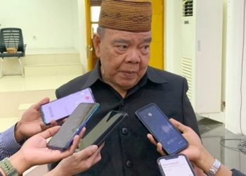 Ketua Pansus Deprov Gorontalo untuk LPJ Gubernur Gorontalo tahun 2023, Sun Biki saat diwawancarai awak media, Senin (3/4/2024) (jihan/gopos)