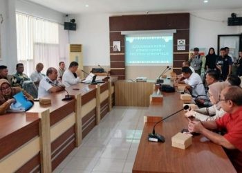 Rapat dengar pendapat Komisi I Deprov Gorontalo dengan instansi terkait dalam rangka membahas penyelesaian sengketa lahan Bandara Djalaludin Gorontalo, Selasa (5/3/2024) (muhajir/gopos)