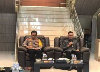 Ketua Komisi 1 Deprov, AW Thalib dan Kapolda Gorontalo, Brigjen Pol. Drs. Pudji Prasetijanto Hadi, M.H, pada pertemuan silaturahmi, Kamis (7/3/2024) (iya/gopos)