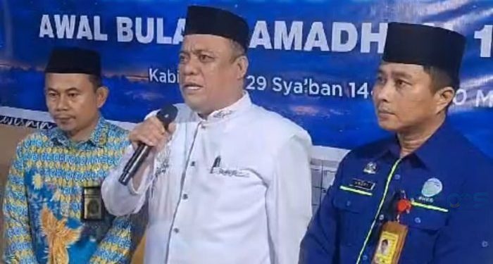 Kepala Kanwil Kemenag Provinsi Gorontalo H. M. Muflih B. Fattah memberikan keterangan terkait hasil pemantauan hilal yang dilakukan oleh tim rukyatul hilal Kanwil Kemterian Agama Provinsi Gorontalo, Ahad (10/3/2024) (muhajir/gopos)