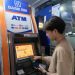 Zulfikar Eksan saat melakukan transaksi tarik tunai tanpa kartu di Gerai ATM BRI di depan Toko Mufidah, Jl. Sudirman, Kota Gorontalo, Ahad (17/3/2024) (muhajir/gopos)