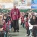 Rektor UNG, Eduart Wolok bersama mahasiswa program UNG mengajar MBKM (dok. ung)