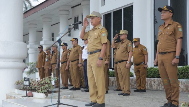 Pada apel gabungan ini terlihat Sekretaris Daerah Kabupaten Aaahan, Para Asisten, Staf Ahli Bupati Asahan, OPD dan ASN di Lingkungan Pemerintah Kabupaten Asahan.