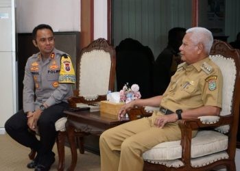 Di hari pertama kerja sebagai Kapolres Asahan AKBP Afdhal Junaidi bersilarurahmi ke Ruang Kerja Bupati Asahan untuk bersilaturahmi