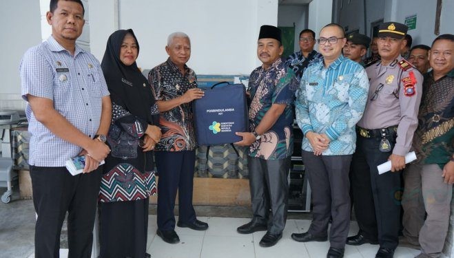  Bupati Asahan H. Surya, BSc menyerahkan alat kesehatan di UPTD Puskesmas Prapat Janji Kecamatan Buntu Pane, Kamis (25/01/2024). Turut hadir Kadis Keseheatan Kabupaten Asahan, Kadis Kominfo Kabupaten Asahan, Unsur Forkopimcam Buntu Pane, Kapus UPTD