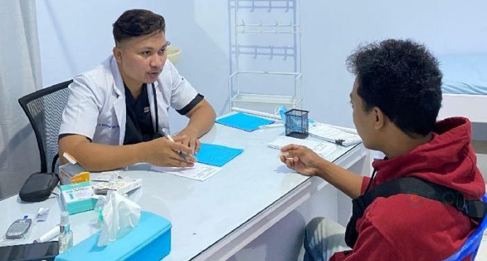 Dr. Mohamad Rifki Hulalata menghadirkan program pemeriksaan kesehatan gratis kepada masyarakat (dok. pribadi)