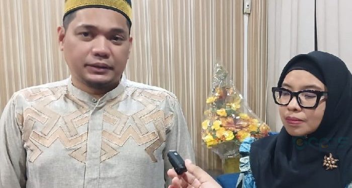 Kepala LLDIKTI Wilayah 16 Gorontalo, Munawir Sadzali Razak bersama Rektor UNBITA Gorontalo, Dr. Ellys Rachman saat diwawancarai awak media, Sabtu (30/3/2024) (muhajir/gopos)