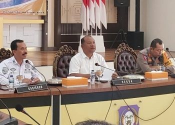 Sekretaris Daerah Provinsi Gorontalo Sofian Ibrahim saat memimpin Rakor Kesiapan Angkutan Lebaran 2024.(F. Humasprov)