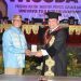 Rektor UNG, Eduart Wolok berpose usai menandatangani kerjasama dengan PT. Puncak Emas Tani Sejahtera (PETS) dan PT. Gorontalo Sejahtera Mining (GSM), Rabu (21/2/2024). (dok. ung)