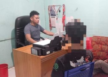 AR (22) pemuda asal Palu Sulteng saat diperiksa penyidik Polresta Gorontalo Kota.