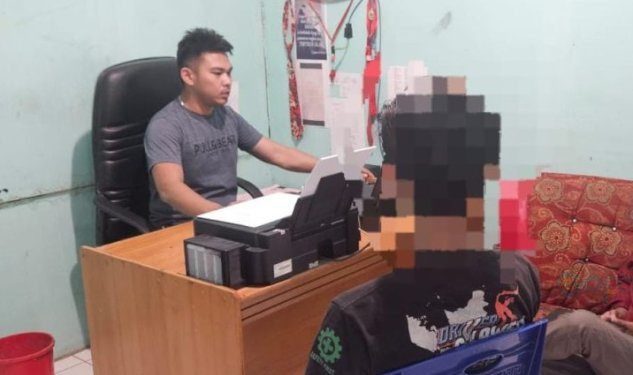 AR (22) pemuda asal Palu Sulteng saat diperiksa penyidik Polresta Gorontalo Kota.